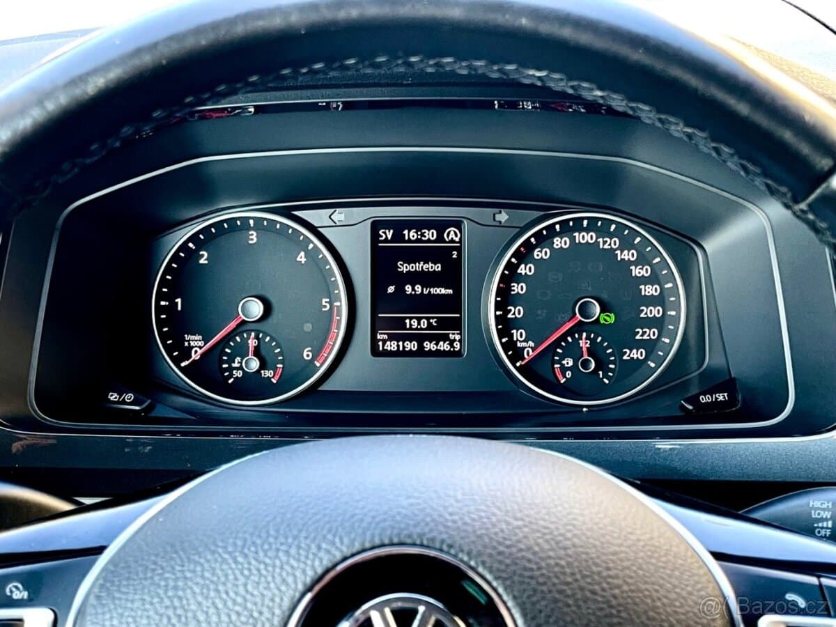 2015 Volkswagen MULTIVAN - 12