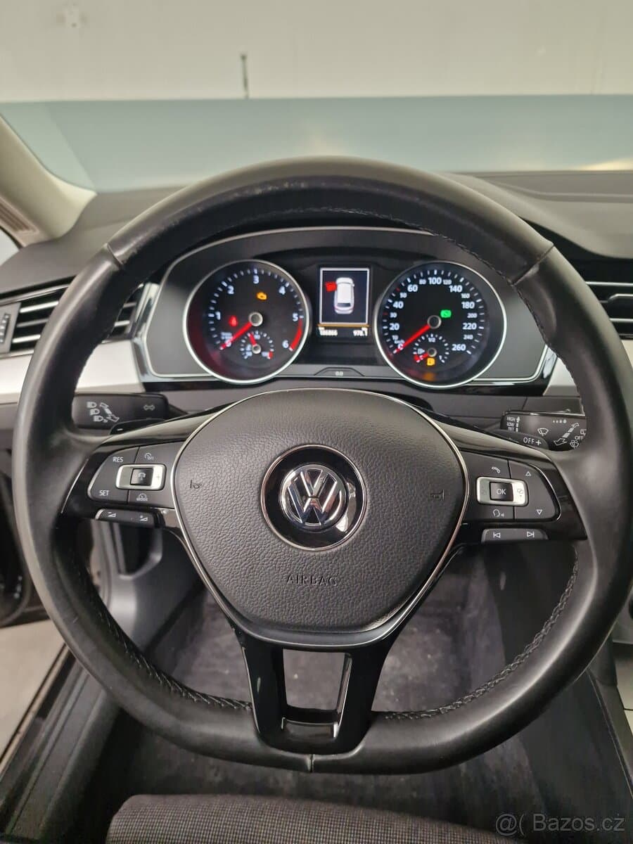 2016 Volkswagen PASSAT - 12