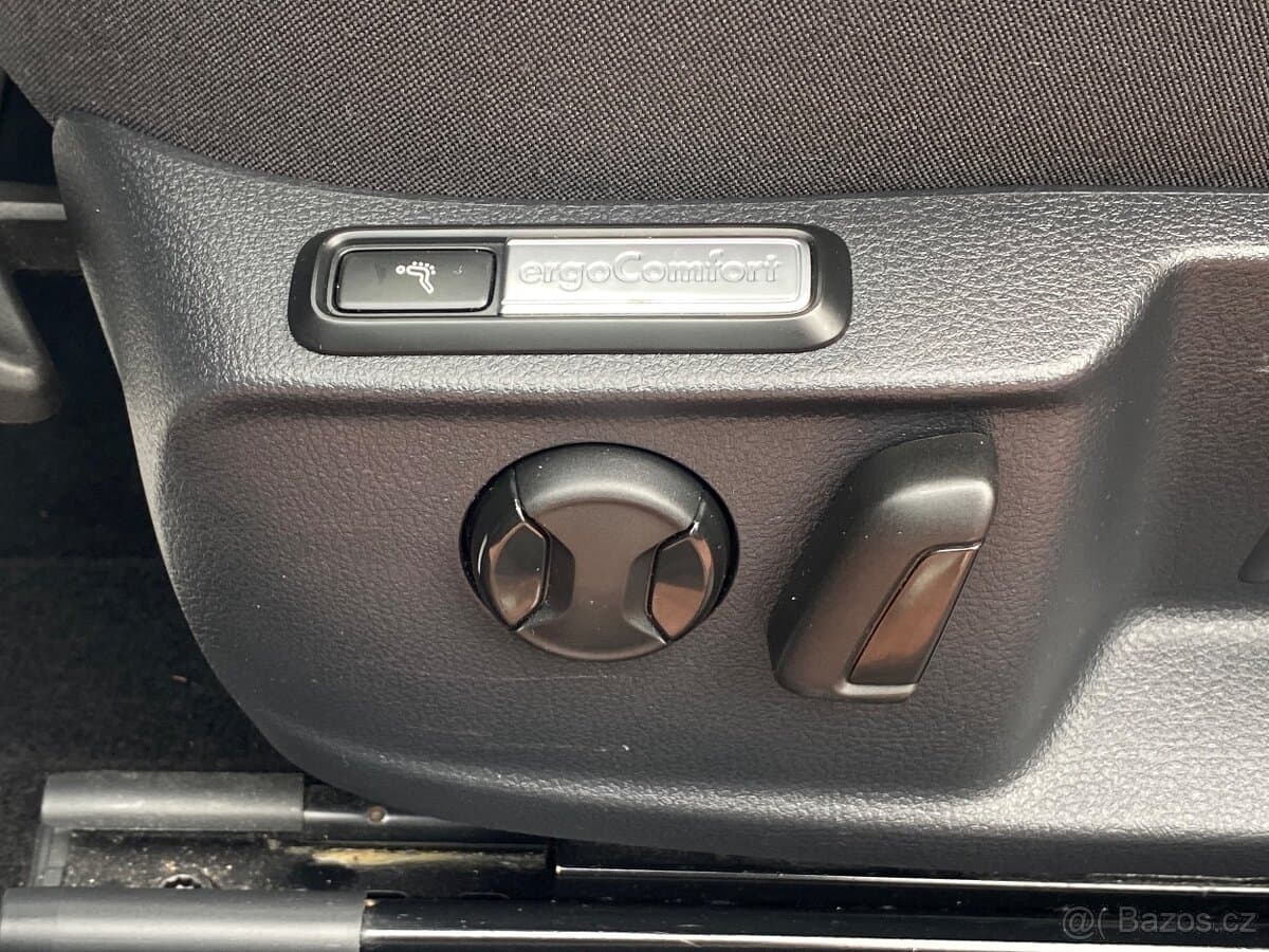 2019 Volkswagen PASSAT - 12