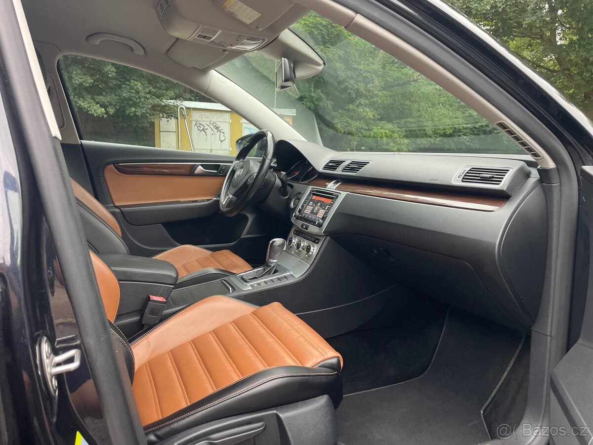 2012 Volkswagen PASSAT - 12