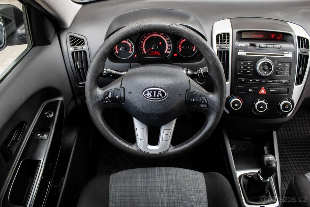 2011 Kia PROCEED - 12