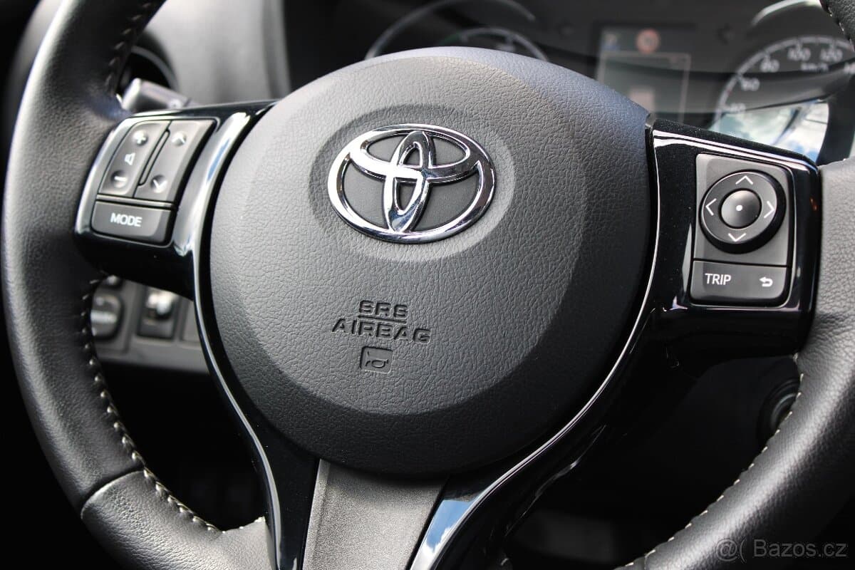 2017 Toyota YARIS - 12