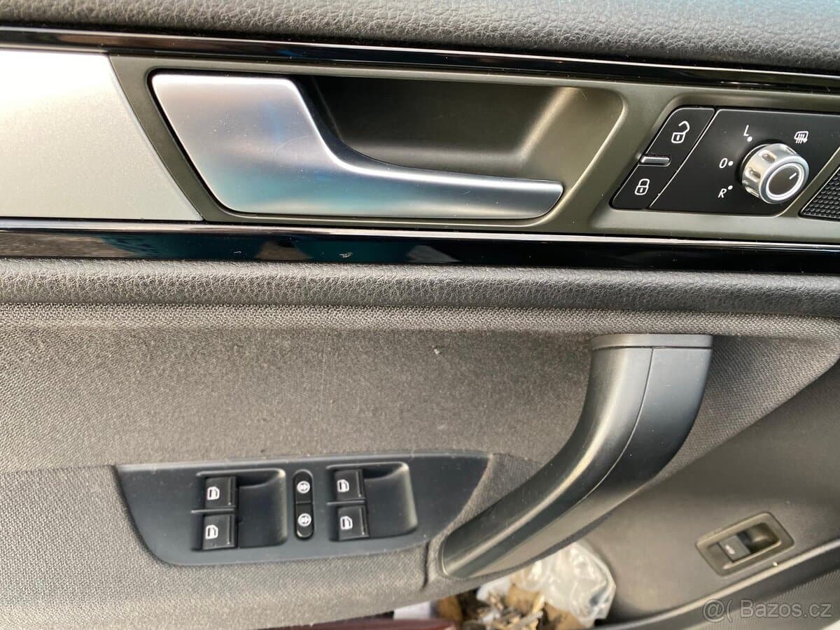 2013 Volkswagen TOUAREG - 12