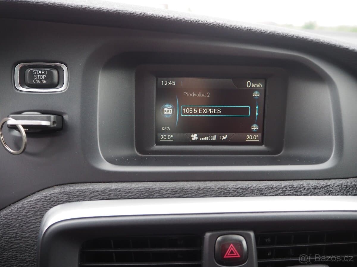 2015 Volvo V40 - 12
