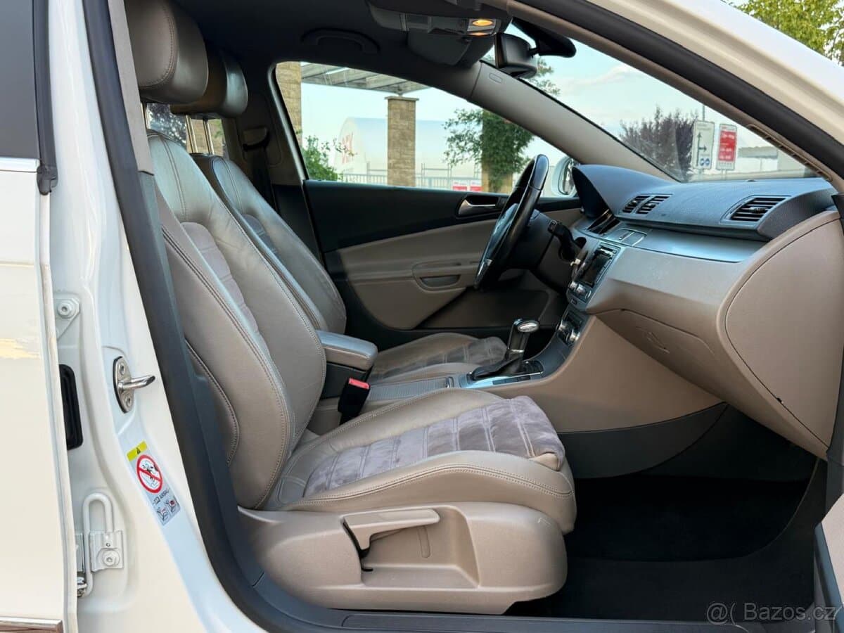 2010 Volkswagen PASSAT - 12
