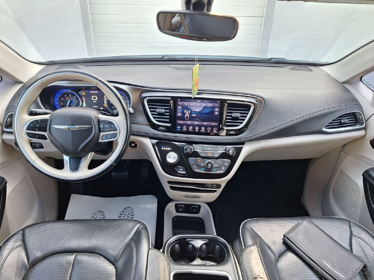 2018 Chrysler PACIFICA - 12