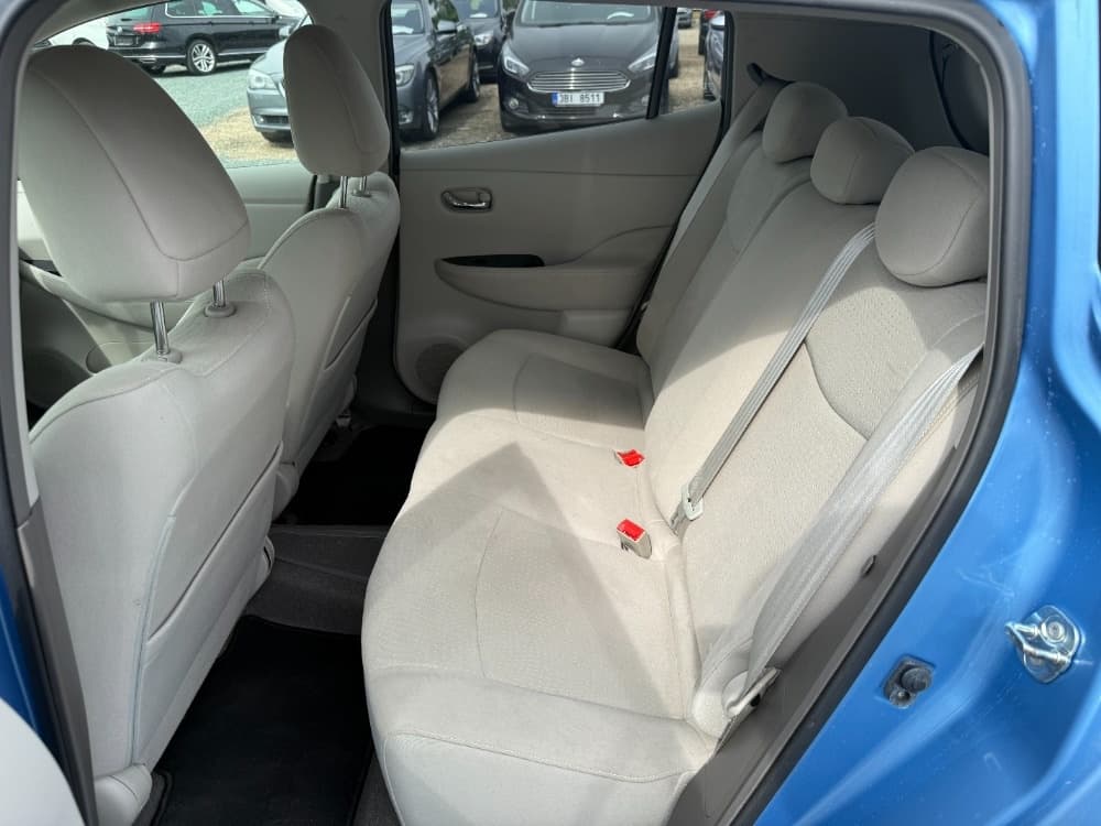 2011 Nissan LEAF - 12