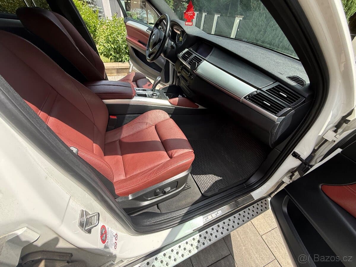 2010 BMW X6 - 12