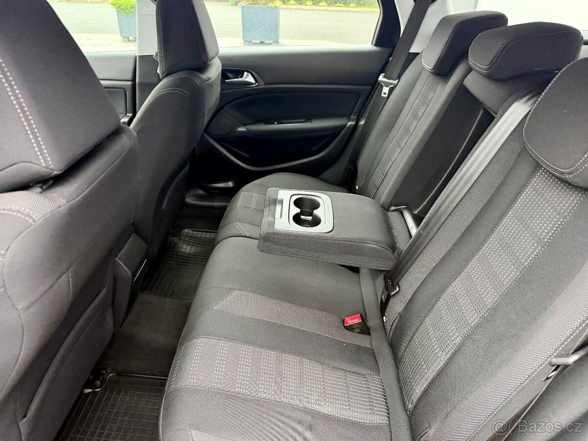 2016 Peugeot 308 - 12
