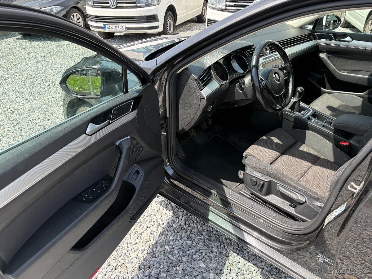 2018 Volkswagen PASSAT - 12