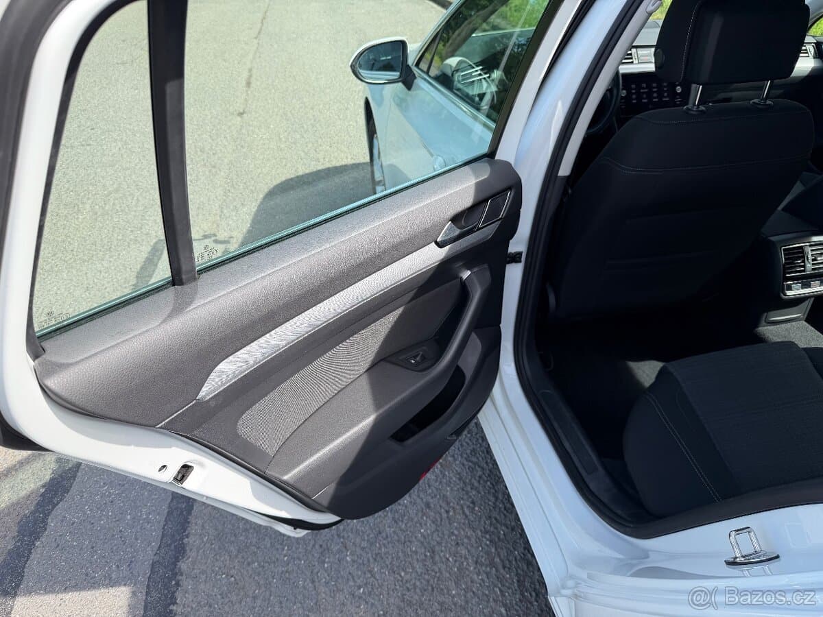 2021 Volkswagen PASSAT - 12