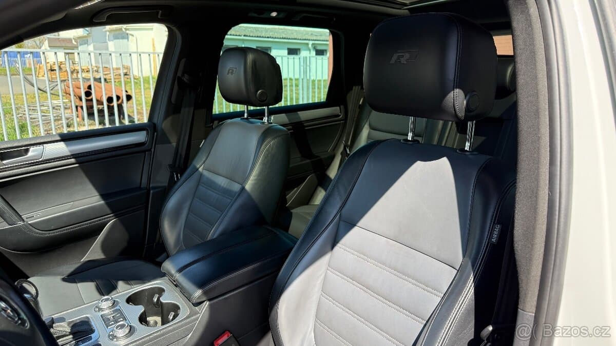 2016 Volkswagen TOUAREG - 12