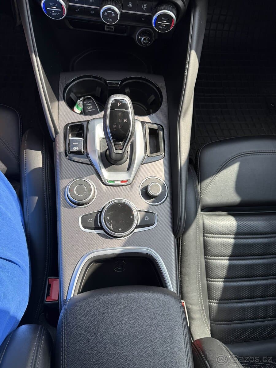 2022 Alfa Romeo GIULIA - 12