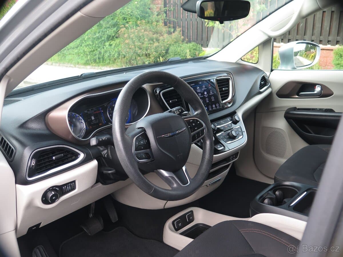 2018 Chrysler PACIFICA - 12