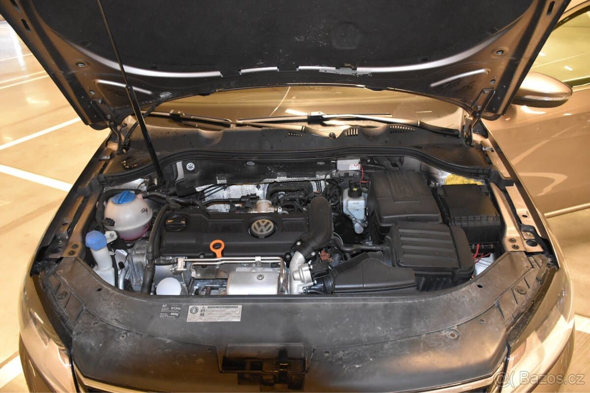 2011 Volkswagen PASSAT - 12