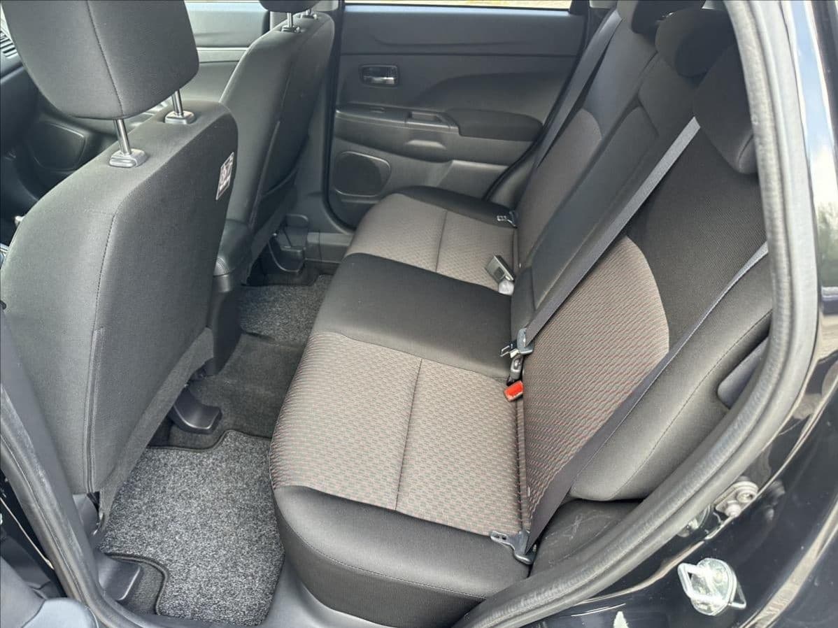 2017 Mitsubishi ASX - 12