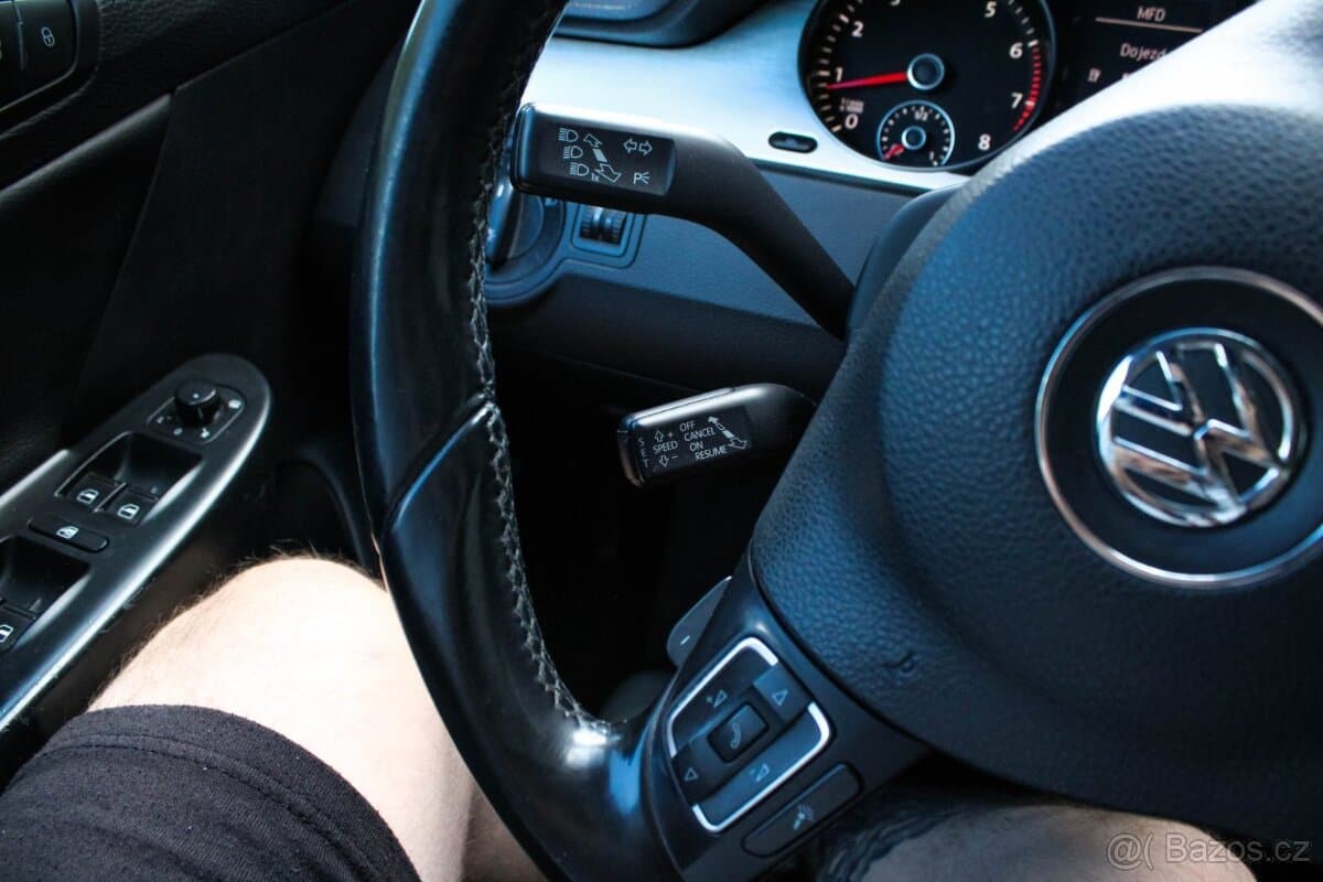 2010 Volkswagen PASSAT - 12