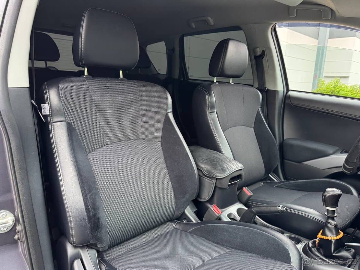 2011 Mitsubishi OUTLANDER - 12