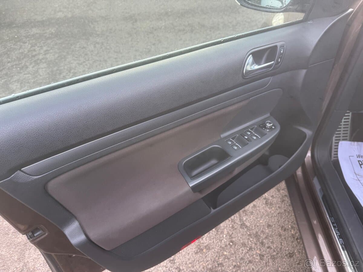 2012 Volkswagen GOLF - 12