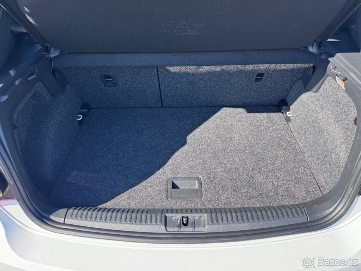 2015 Volkswagen POLO - 12