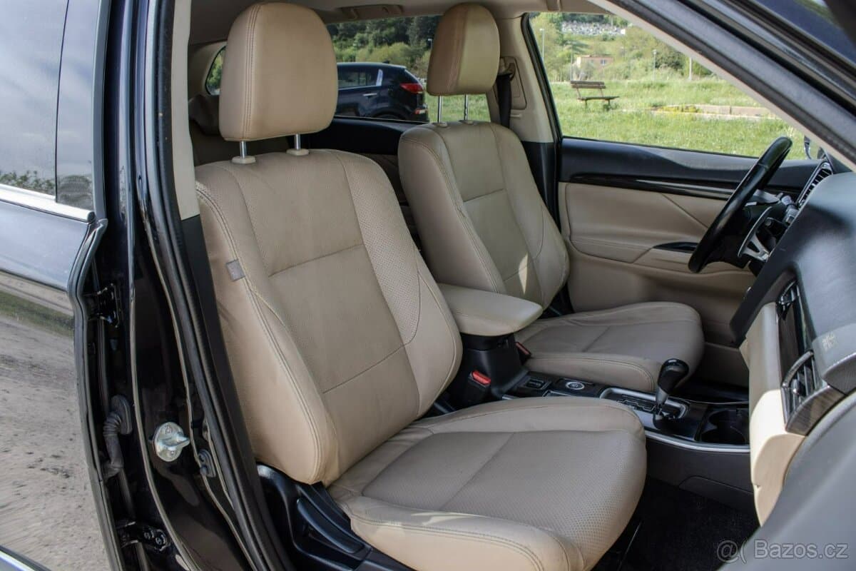 2018 Mitsubishi OUTLANDER - 12