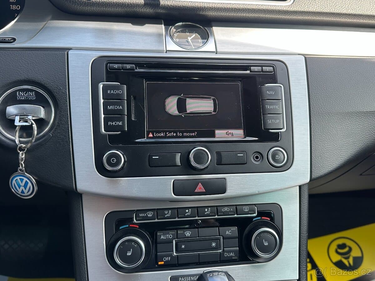 2011 Volkswagen PASSAT - 12