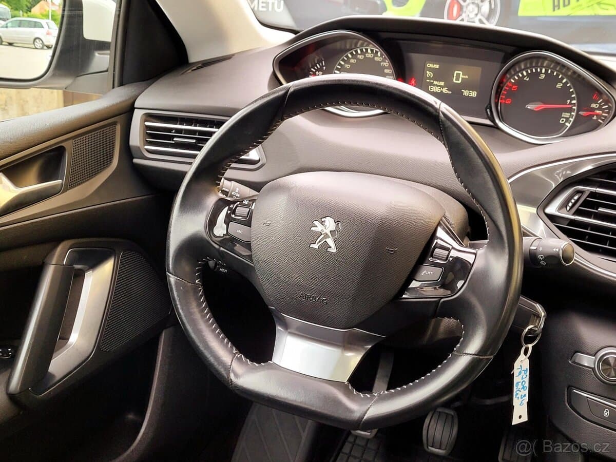 2016 Peugeot 308 - 12
