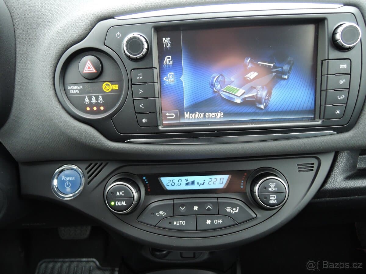 2015 Toyota YARIS - 12