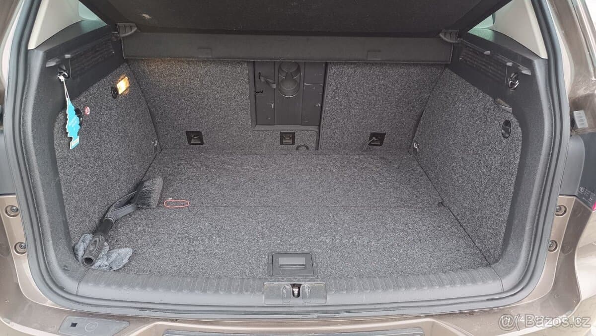2011 Volkswagen TIGUAN - 12