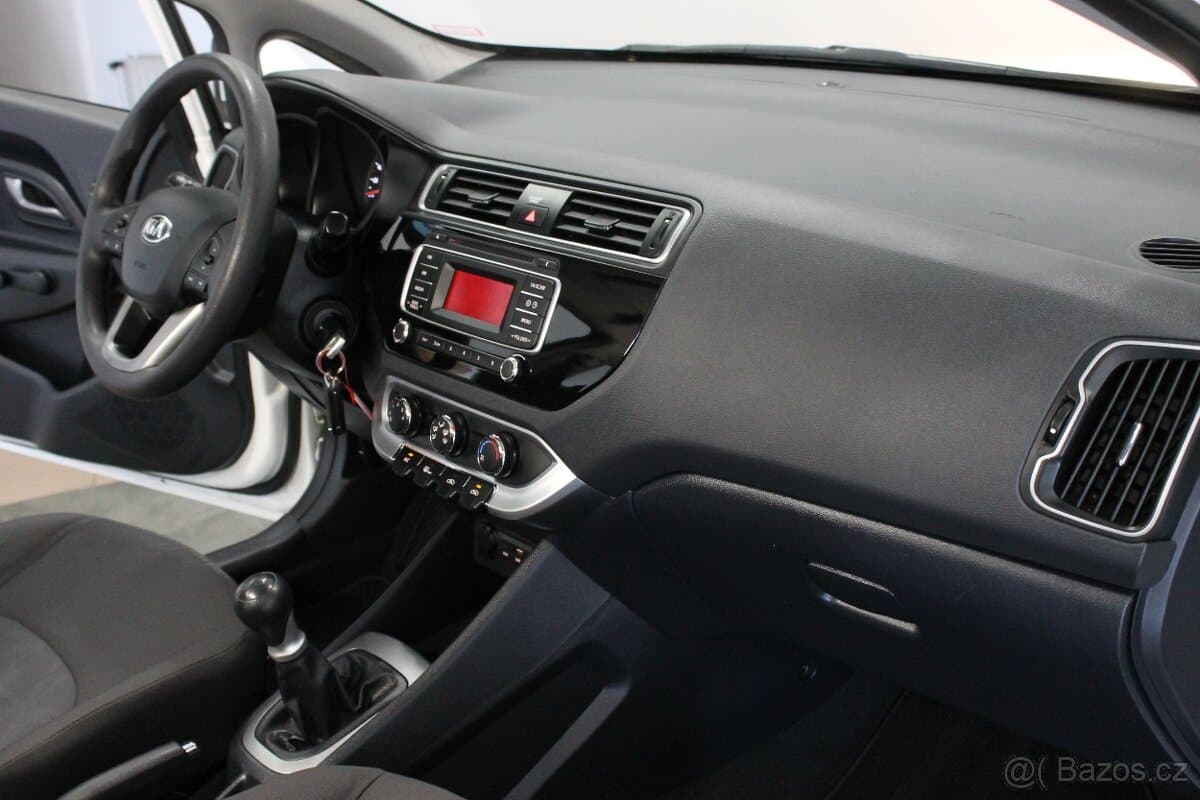 2015 Kia RIO - 12