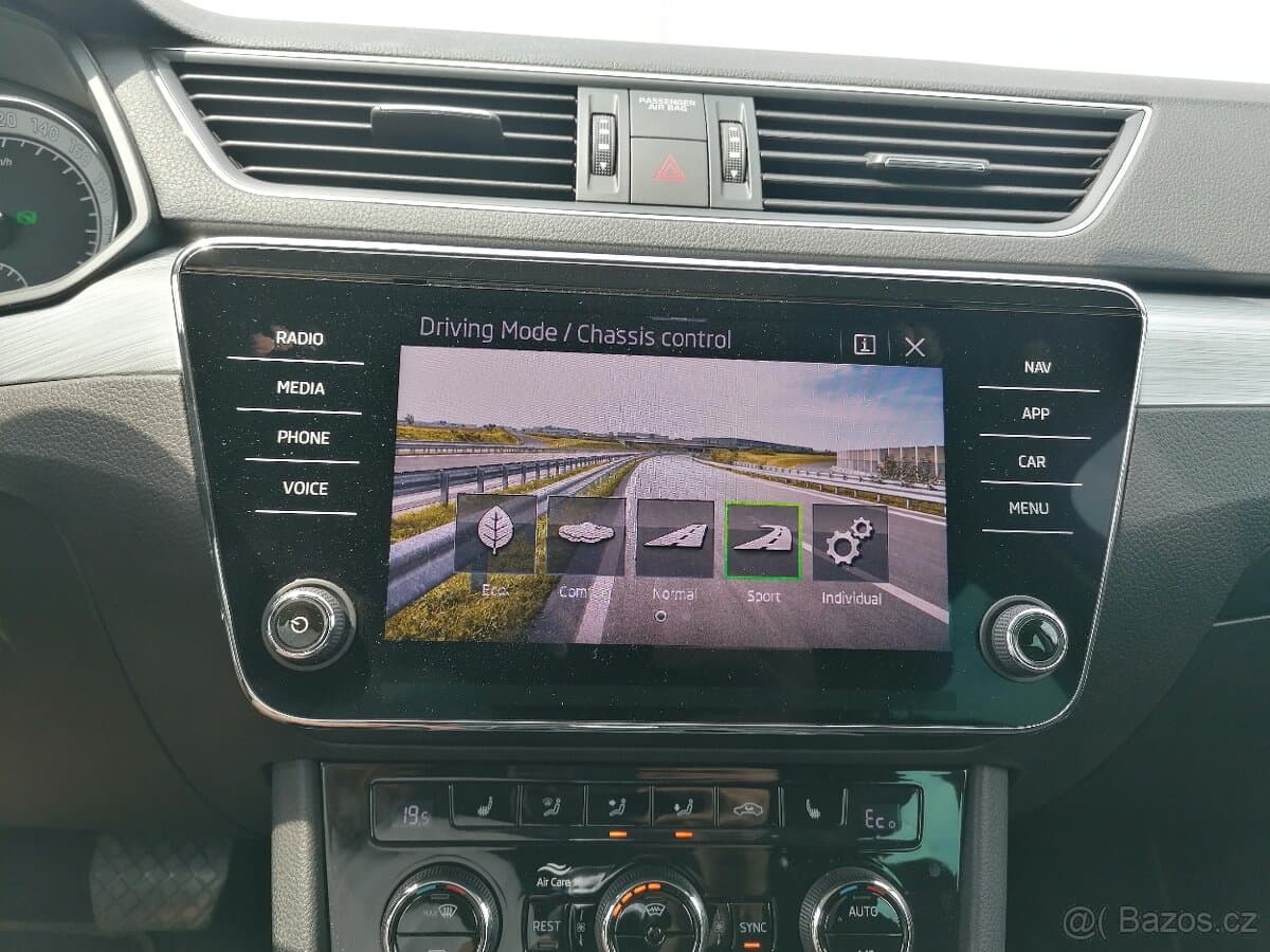 2022 Škoda SUPERB - 12