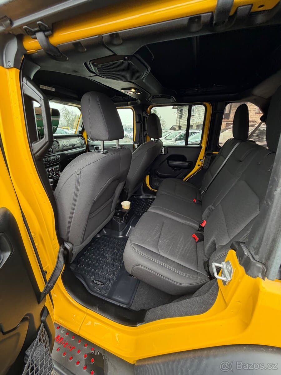 2019 Jeep WRANGLER - 12