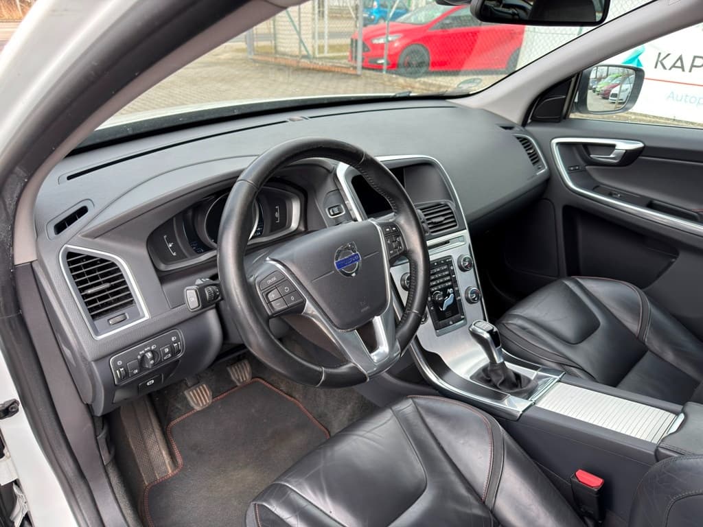 2016 Volvo XC60 - 12