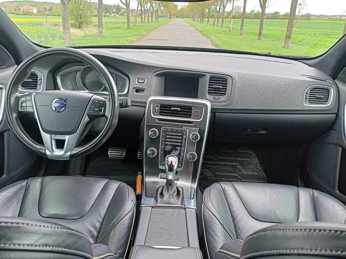 2015 Volvo V60 - 12