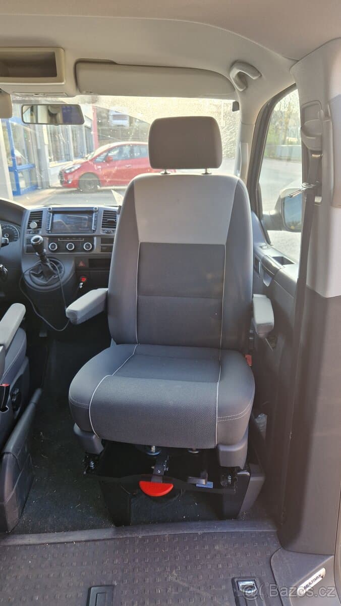 2011 Volkswagen MULTIVAN - 12