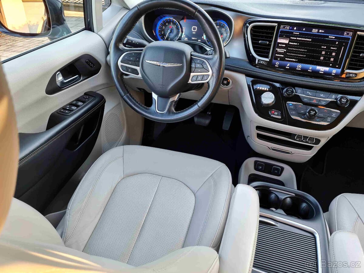 2021 Chrysler PACIFICA - 12