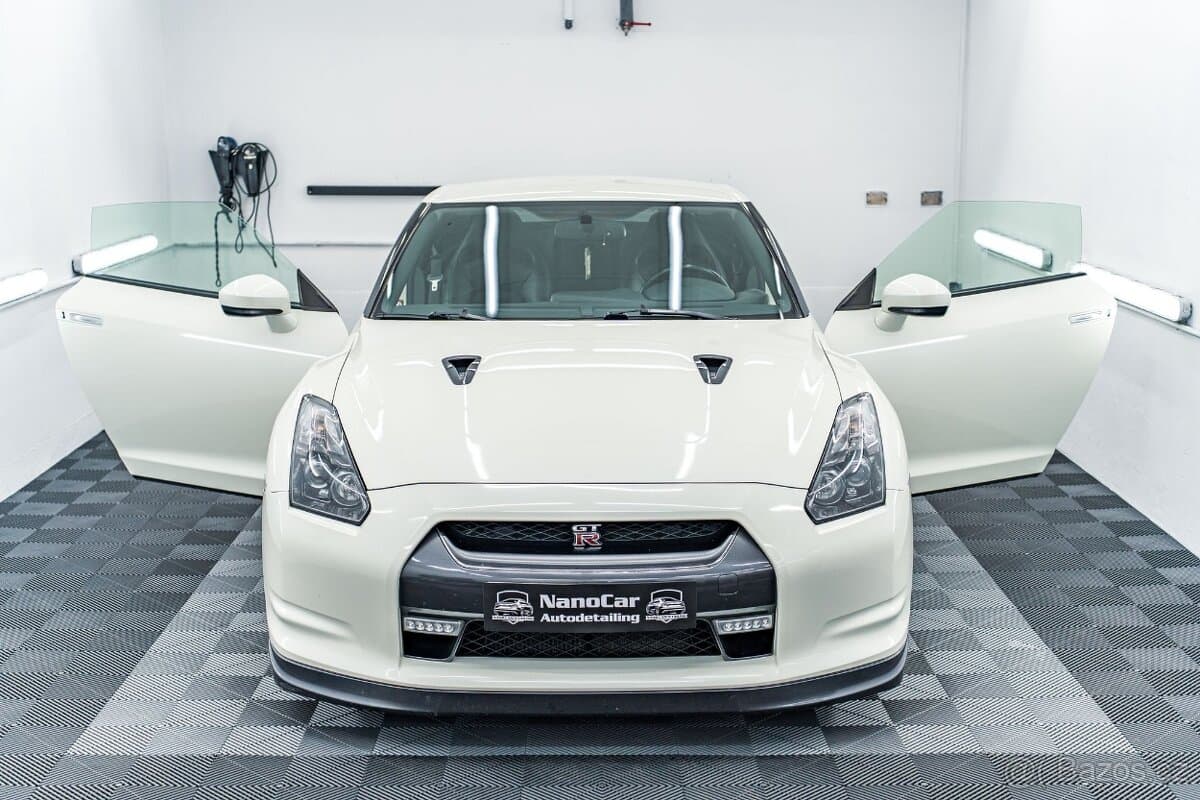 2008 Nissan GT-R - 12