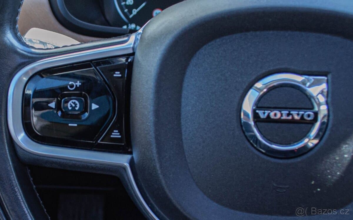 2017 Volvo V90 - 12
