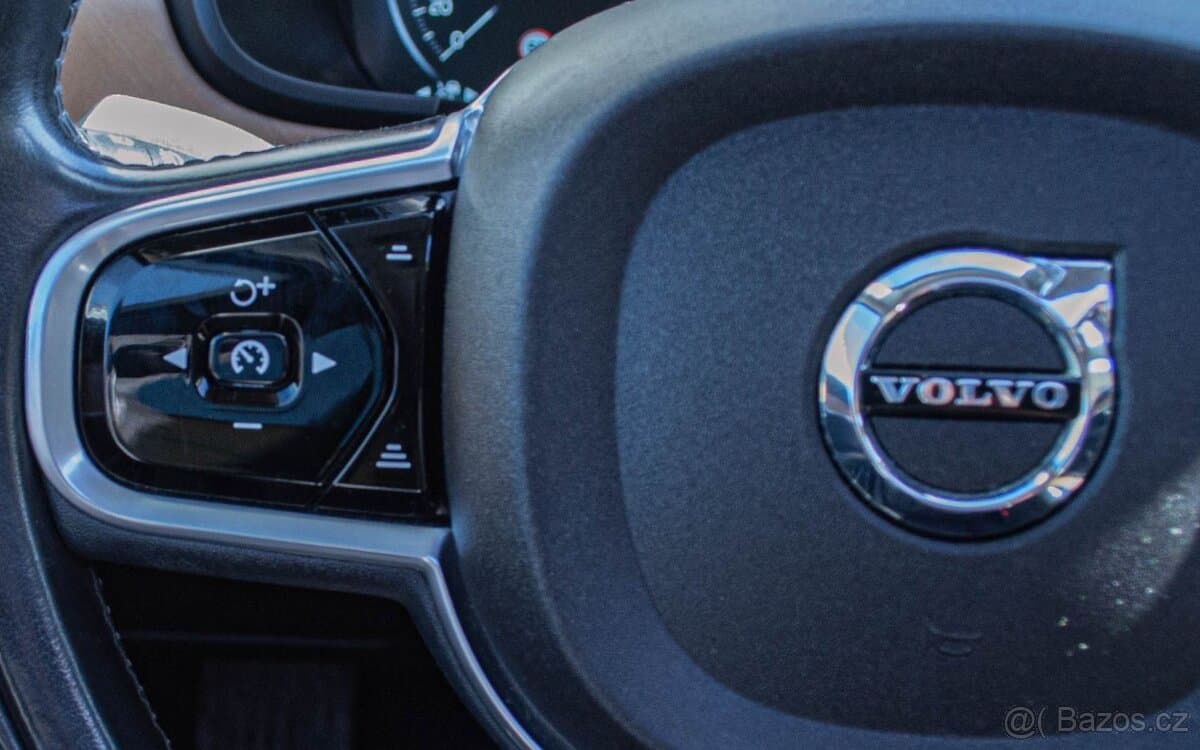 2017 Volvo V90 - 12