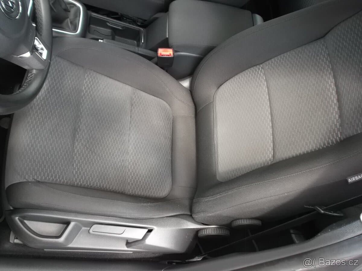 2010 Volkswagen GOLF - 12