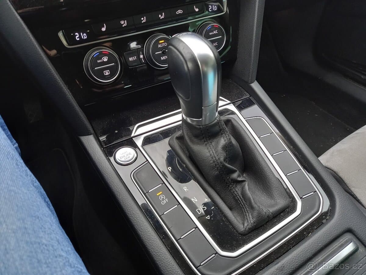 2015 Volkswagen PASSAT - 12
