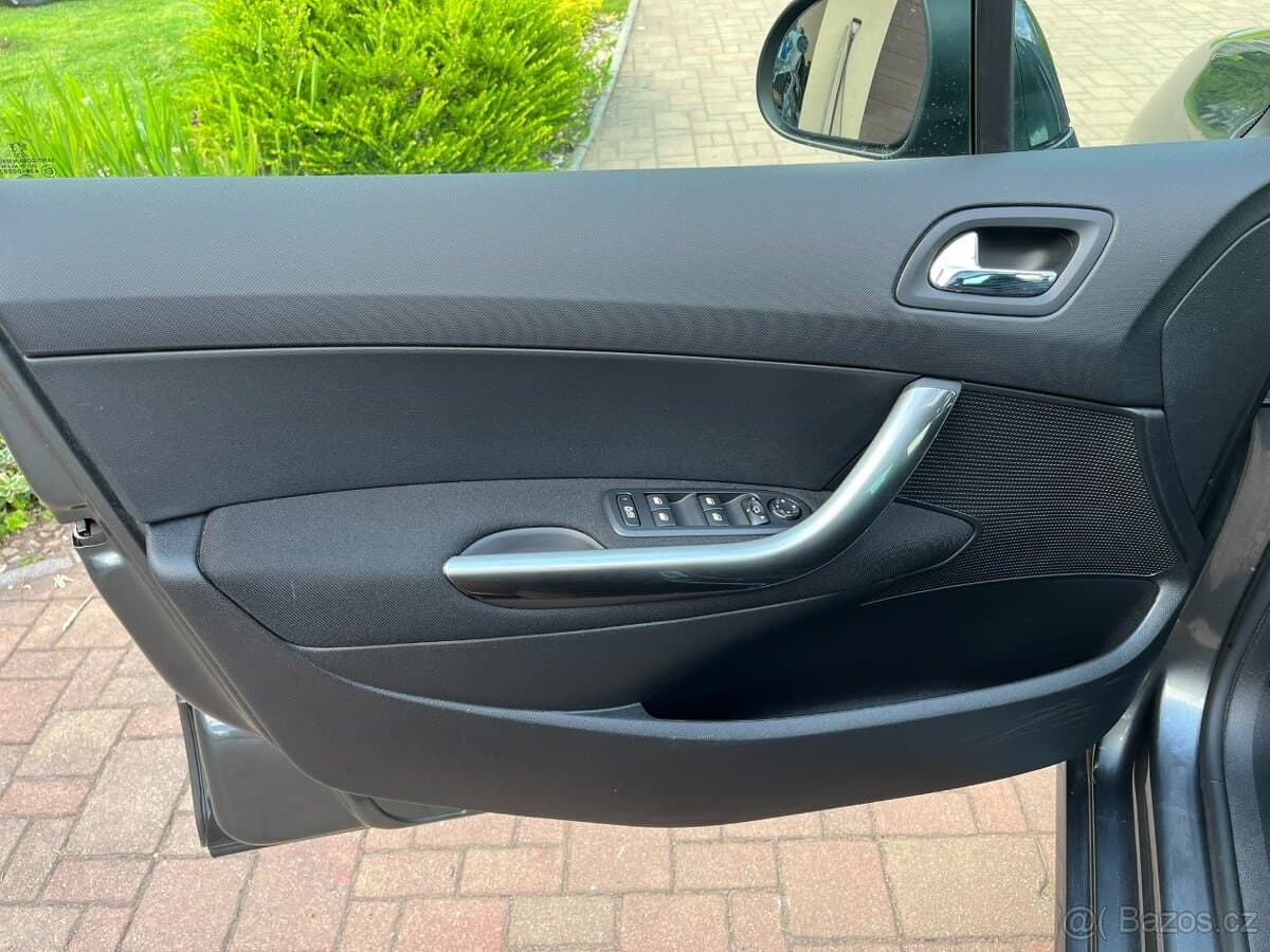 2012 Peugeot 308 - 12