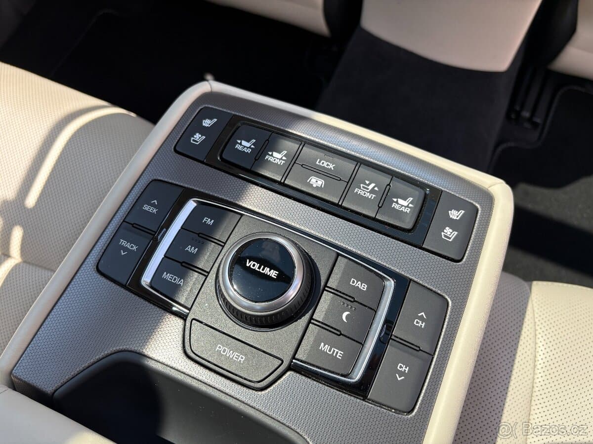 2017 Hyundai GENESIS - 12