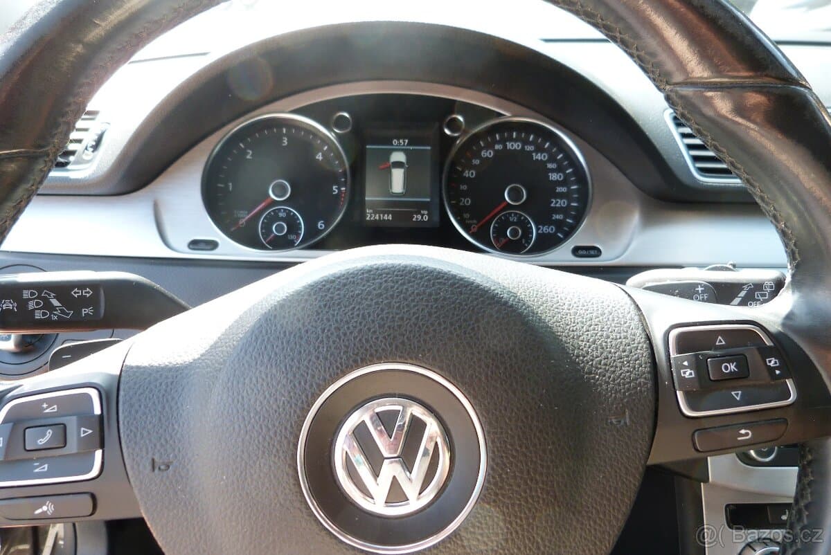 2012 Volkswagen PASSAT - 12