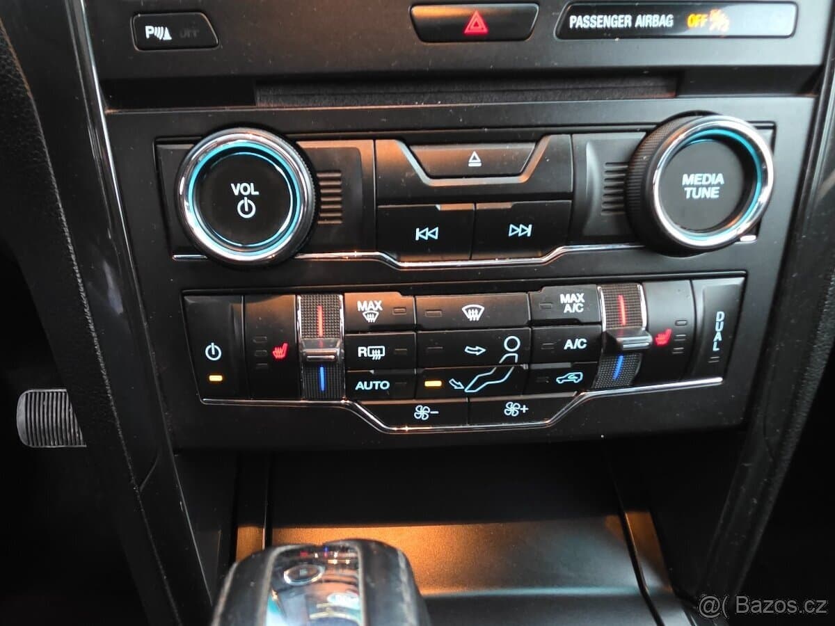 2016 Ford EXPLORER - 12