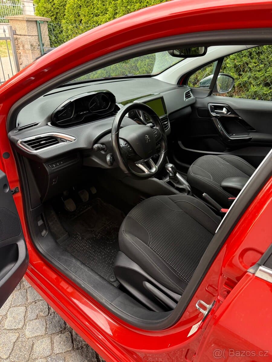2017 Peugeot 208 - 12
