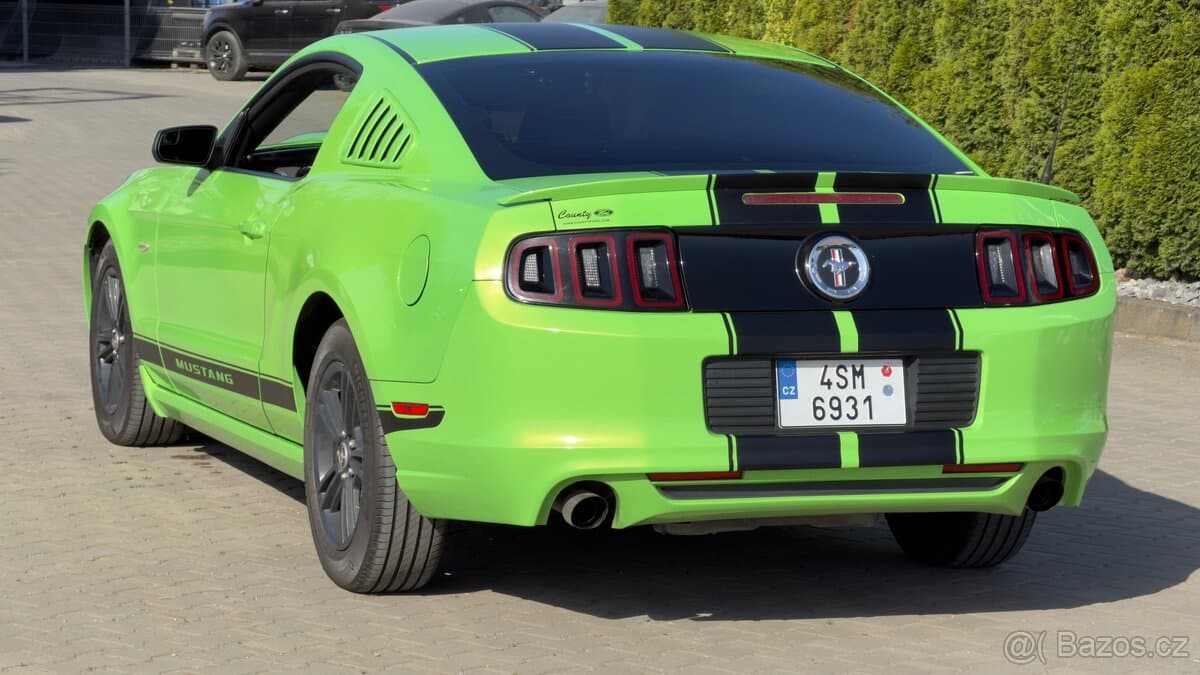 2013 Ford MUSTANG - 12