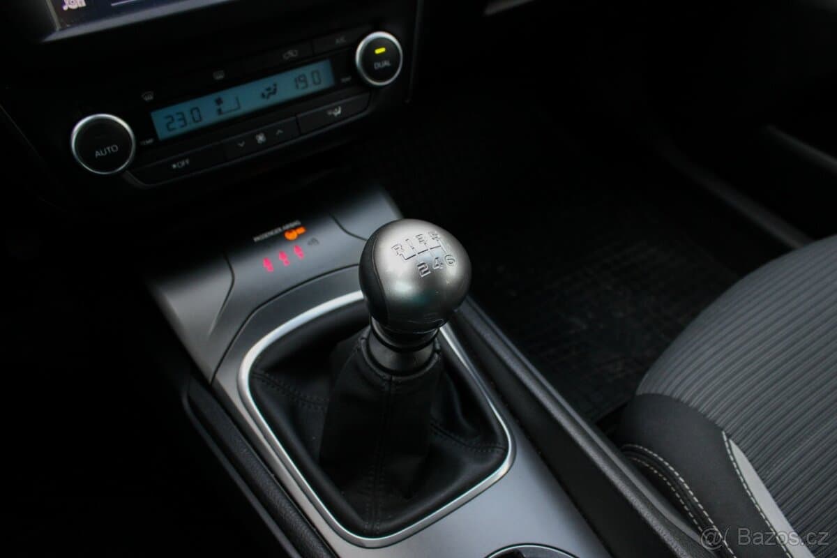2015 Toyota AVENSIS - 12