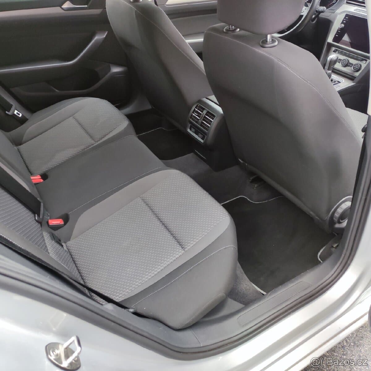 2018 Volkswagen PASSAT - 12