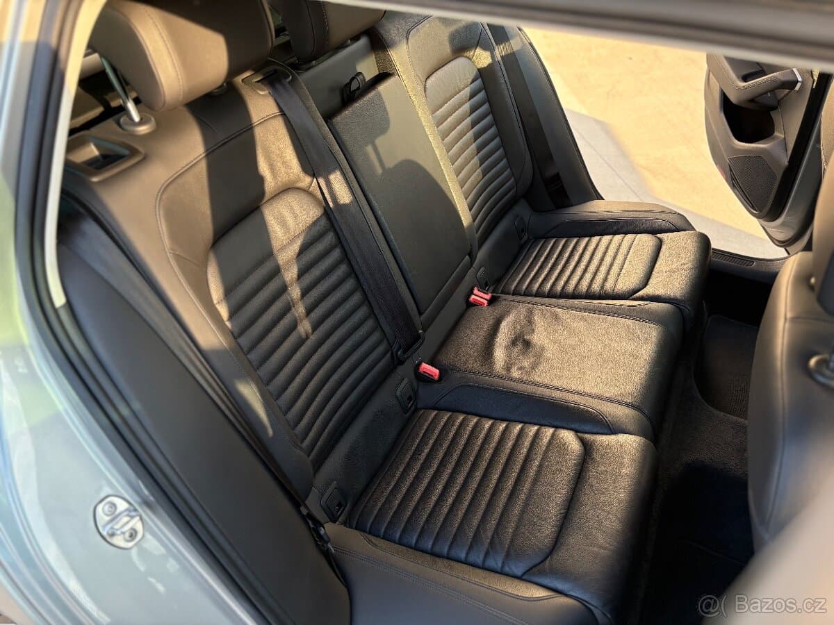 2015 Volkswagen PASSAT - 12